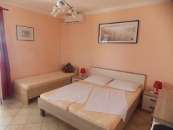 Apartments Vivien Kustici (Island Pag)