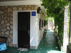 Apartments Laila Milna (Island Vis)